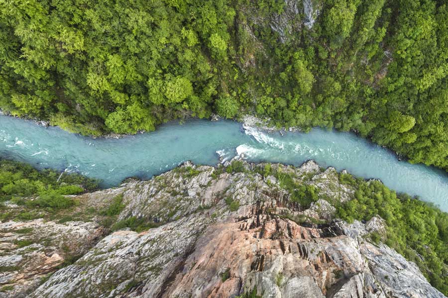 Comunicações satelitais na navegação fluvial: Eficiência e segurança